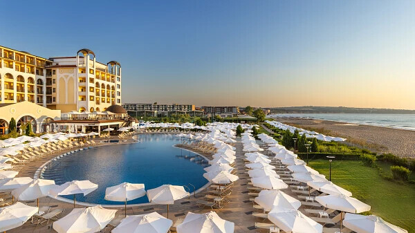 AluaSun Helios Beach